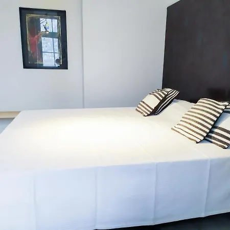 Apartment Alte Schule Gaestehaus - Fraeulein Bitburg