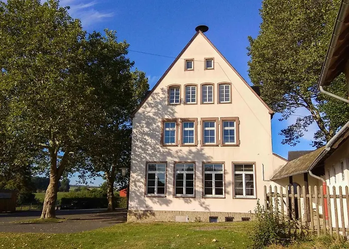 Appartement Alte Schule Gaestehaus - Fraeulein Bitburg