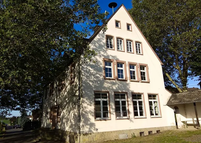 Appartement Alte Schule Gaestehaus - Fraeulein *